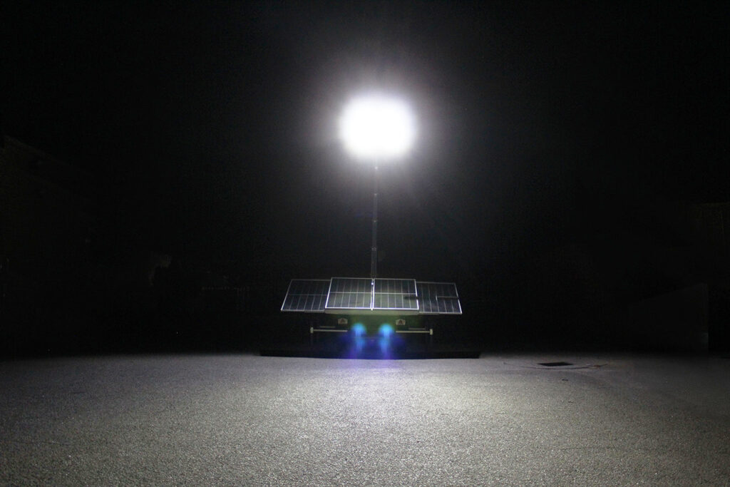 X-SOLAR lighting tower on roadwork site